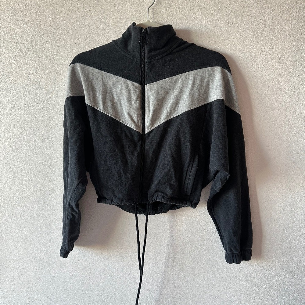 ARITZIA - CROPPED GRET SWEATSHIRT